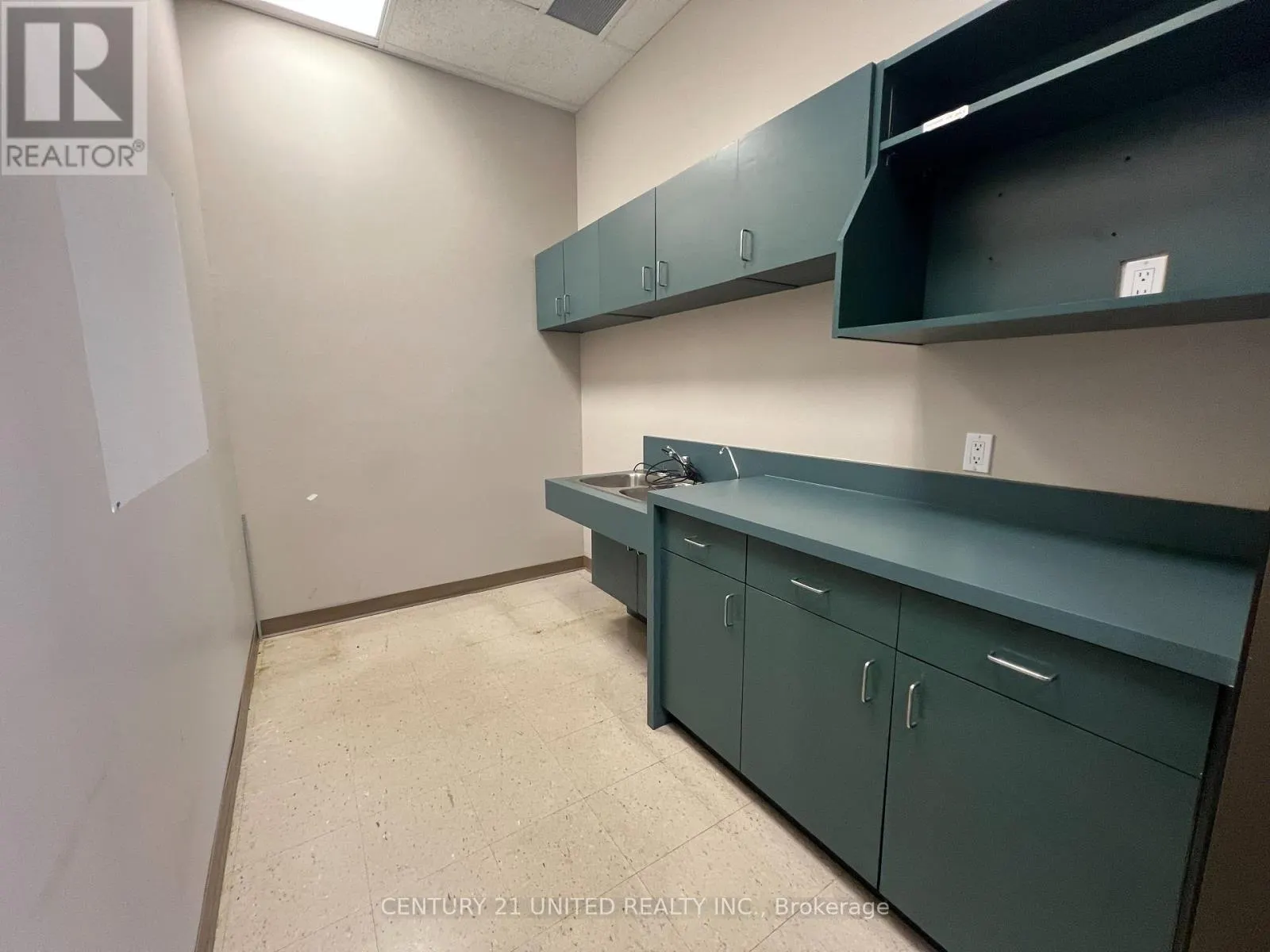 63 - 360 GEORGE STREET N, #63