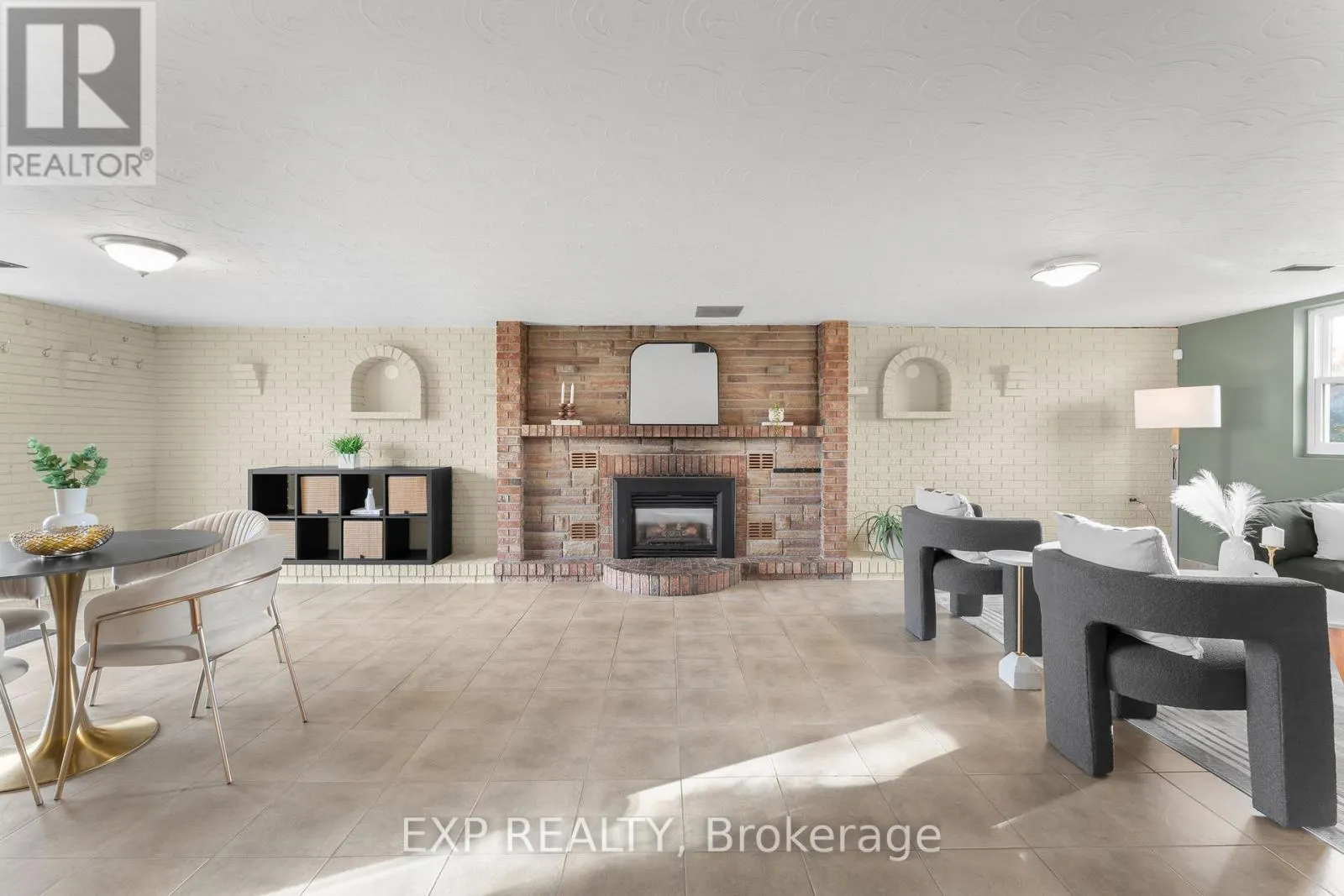 548 MILLGROVE SIDE ROAD