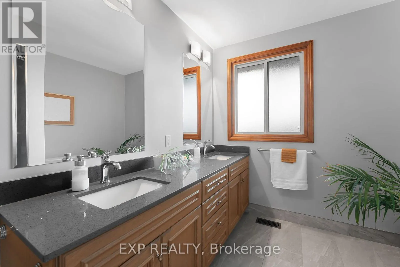 548 MILLGROVE SIDE ROAD