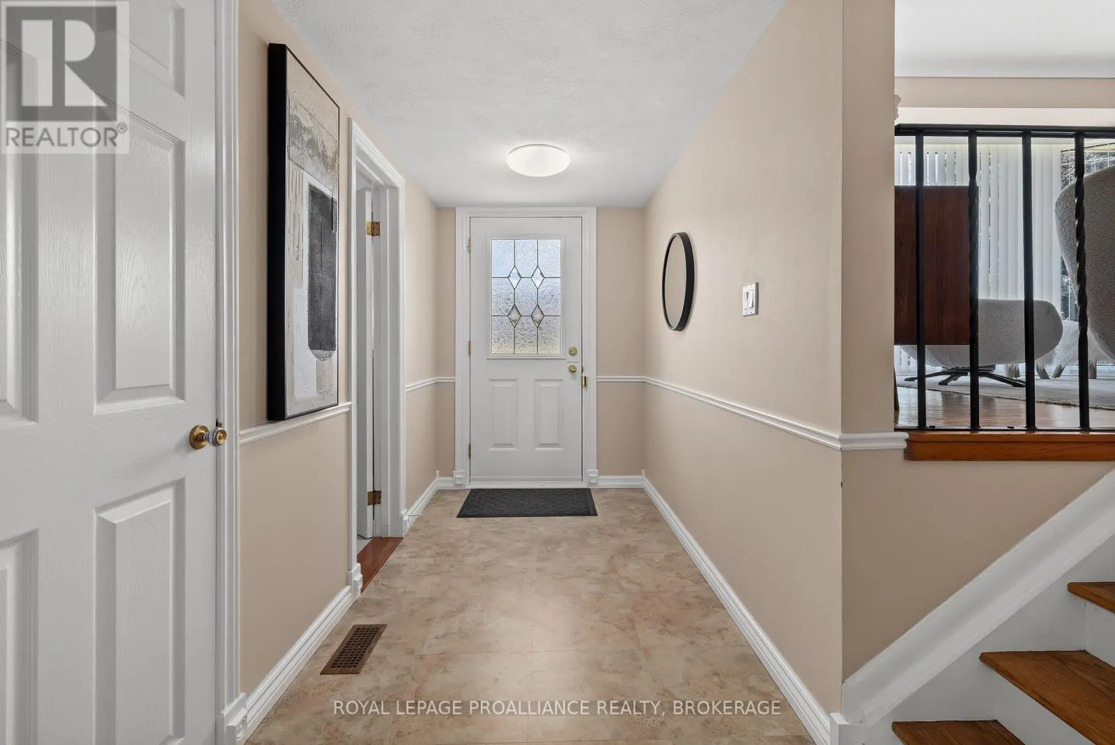 35 MANITOU CRESCENT E