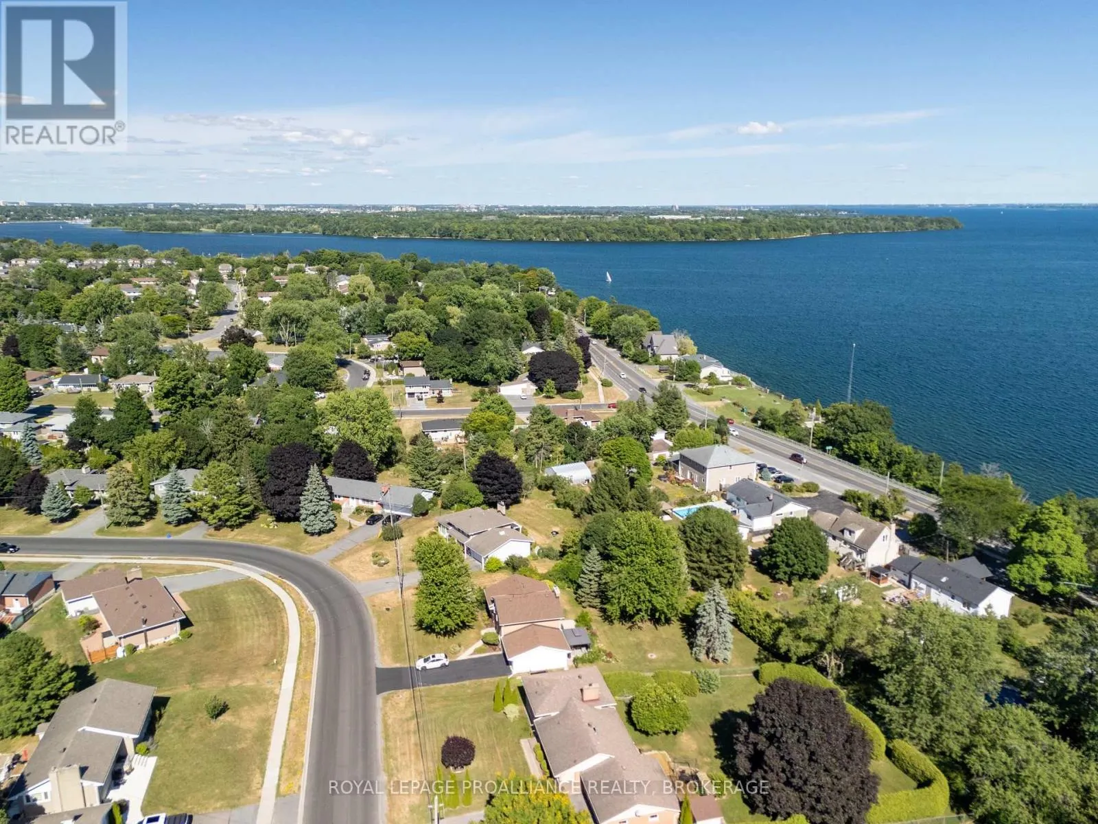 35 MANITOU CRESCENT E