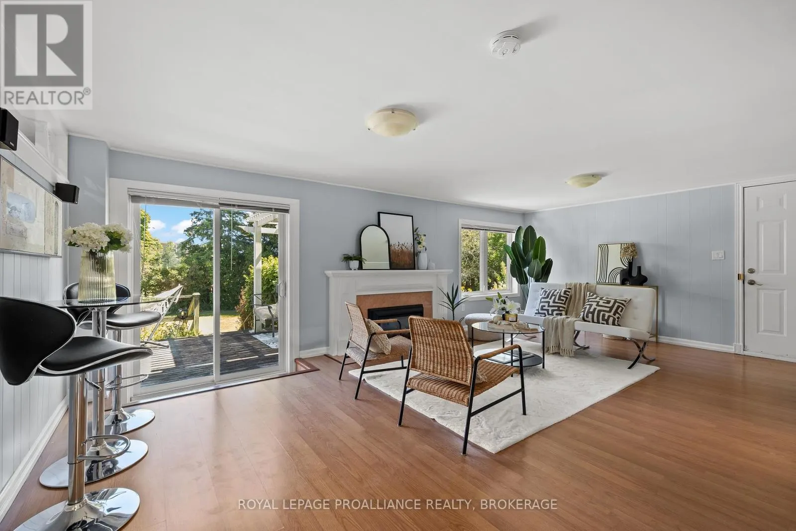 35 MANITOU CRESCENT E