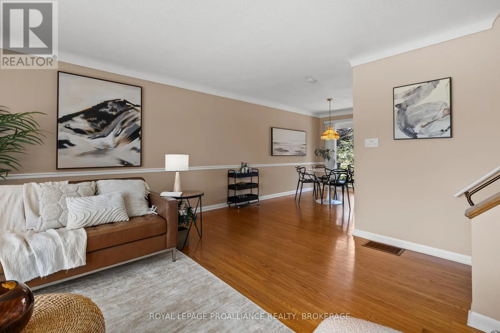 35 MANITOU CRESCENT E