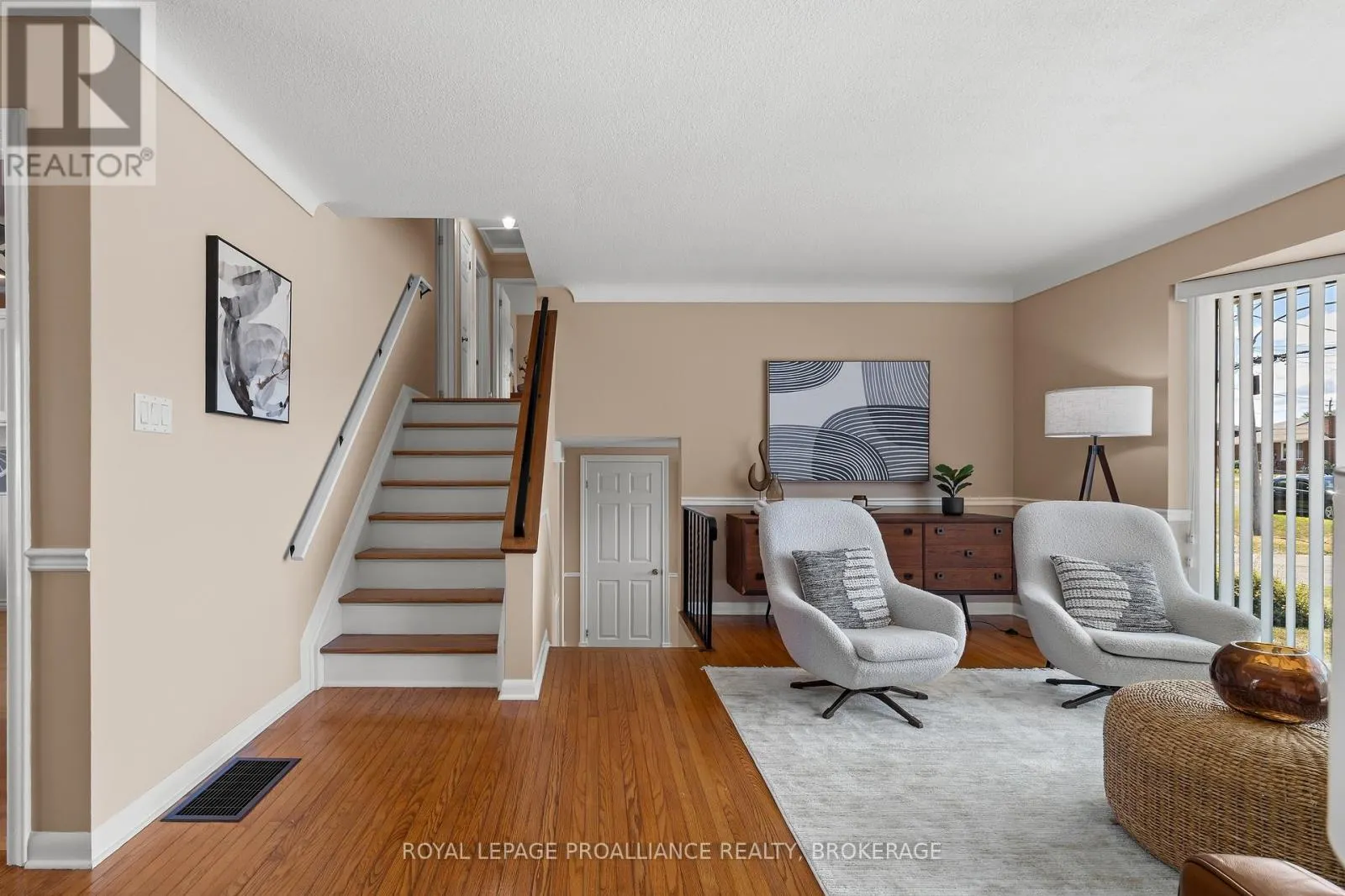 35 MANITOU CRESCENT E