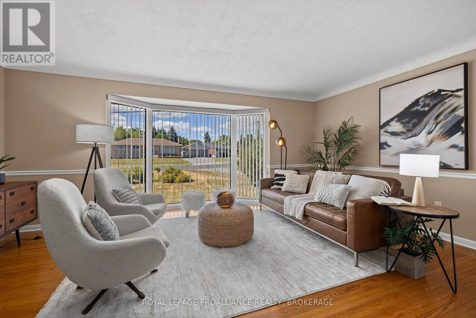 35 MANITOU CRESCENT E