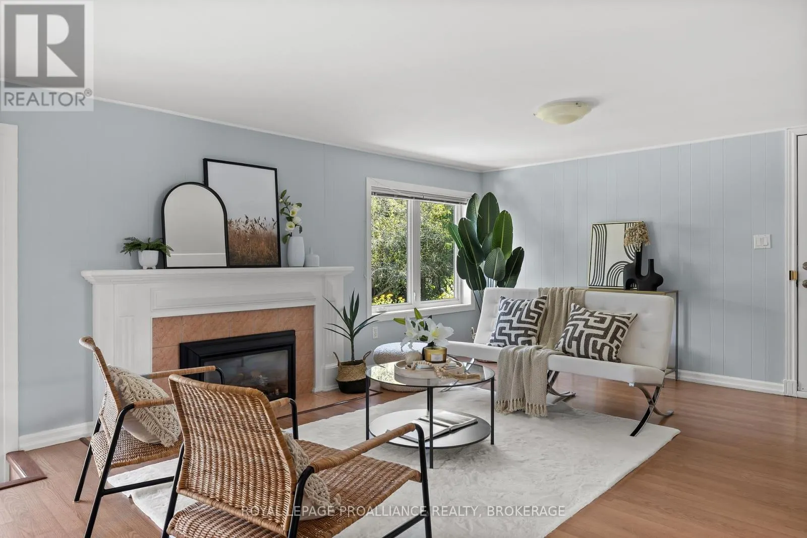 35 MANITOU CRESCENT E