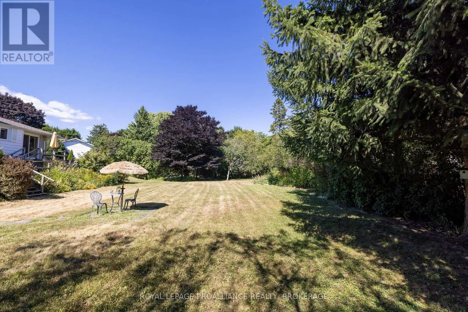 35 MANITOU CRESCENT E