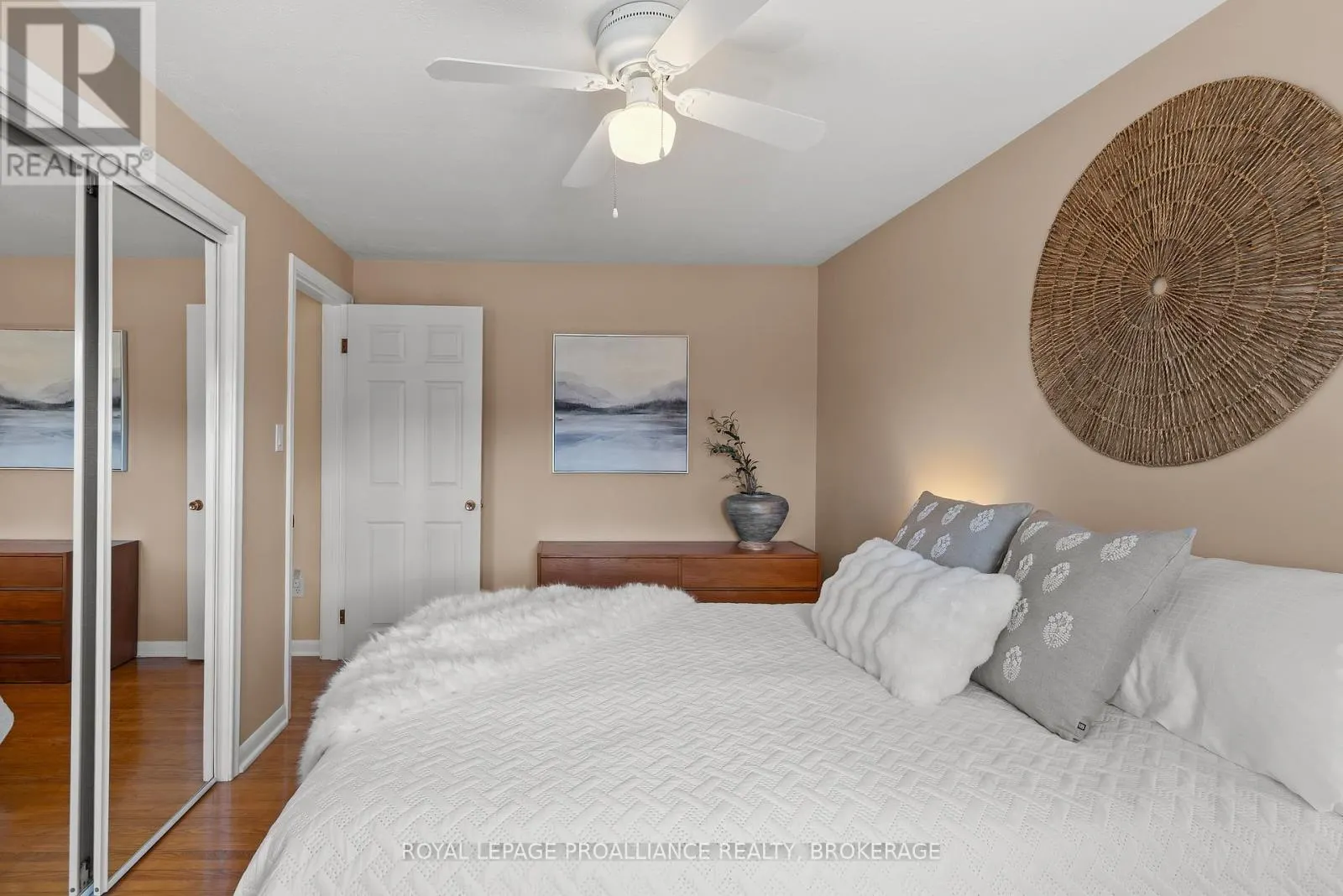 35 MANITOU CRESCENT E