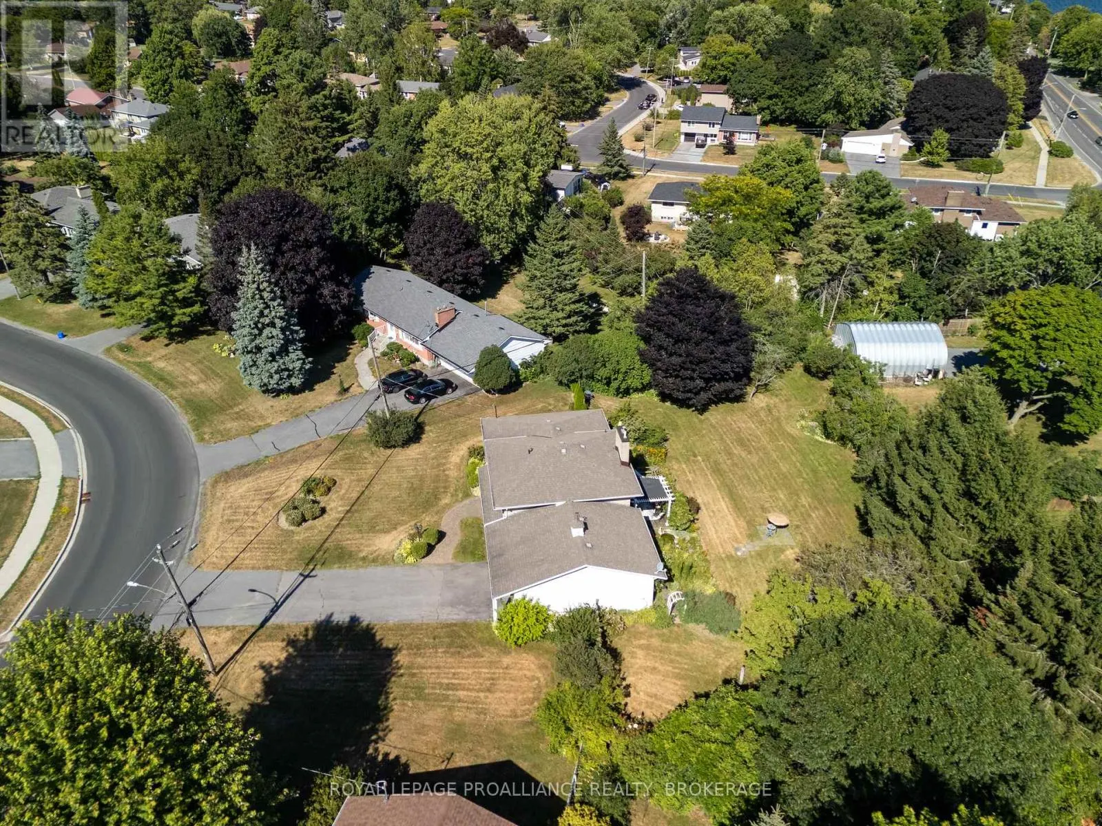 35 MANITOU CRESCENT E