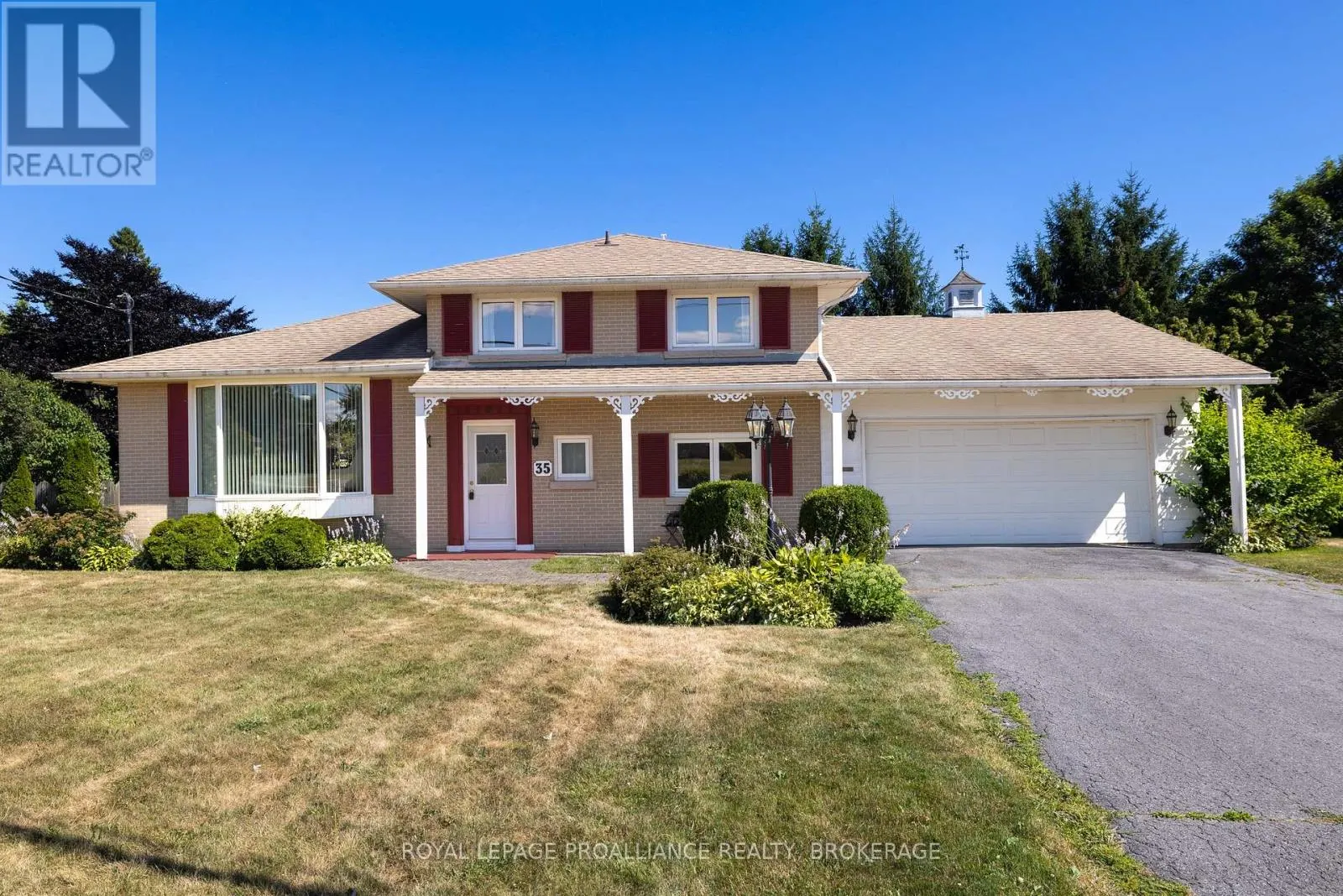 35 MANITOU CRESCENT E