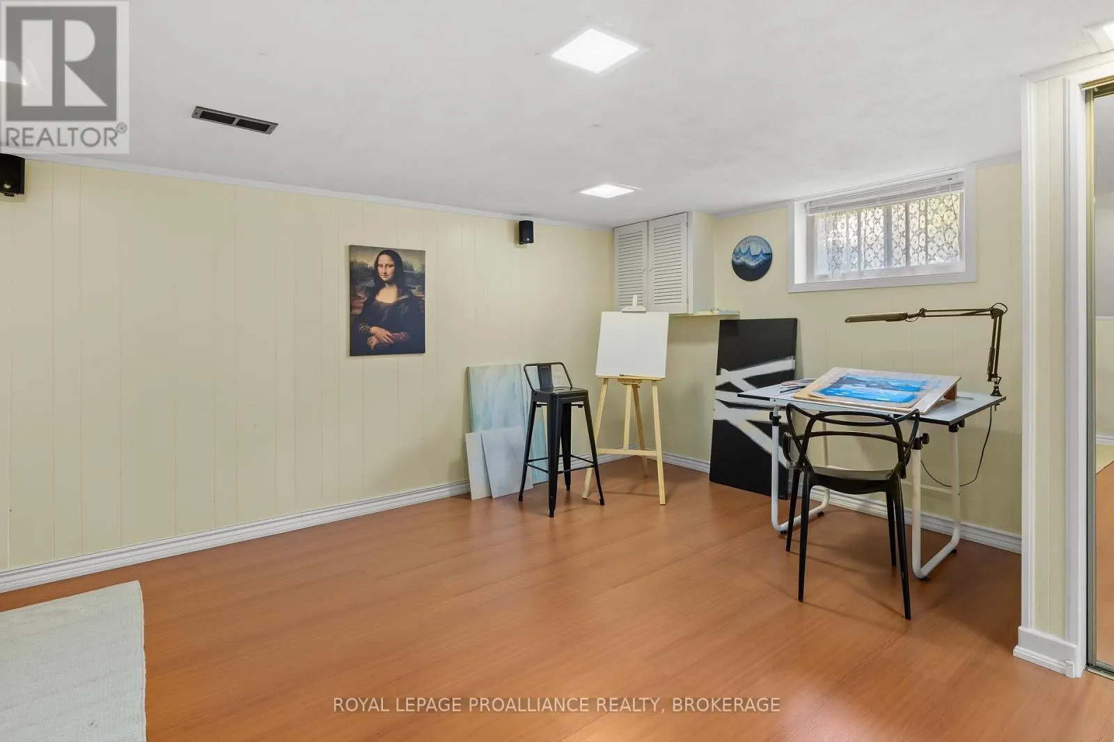 35 MANITOU CRESCENT E