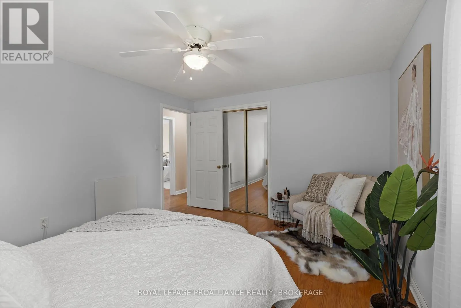 35 MANITOU CRESCENT E