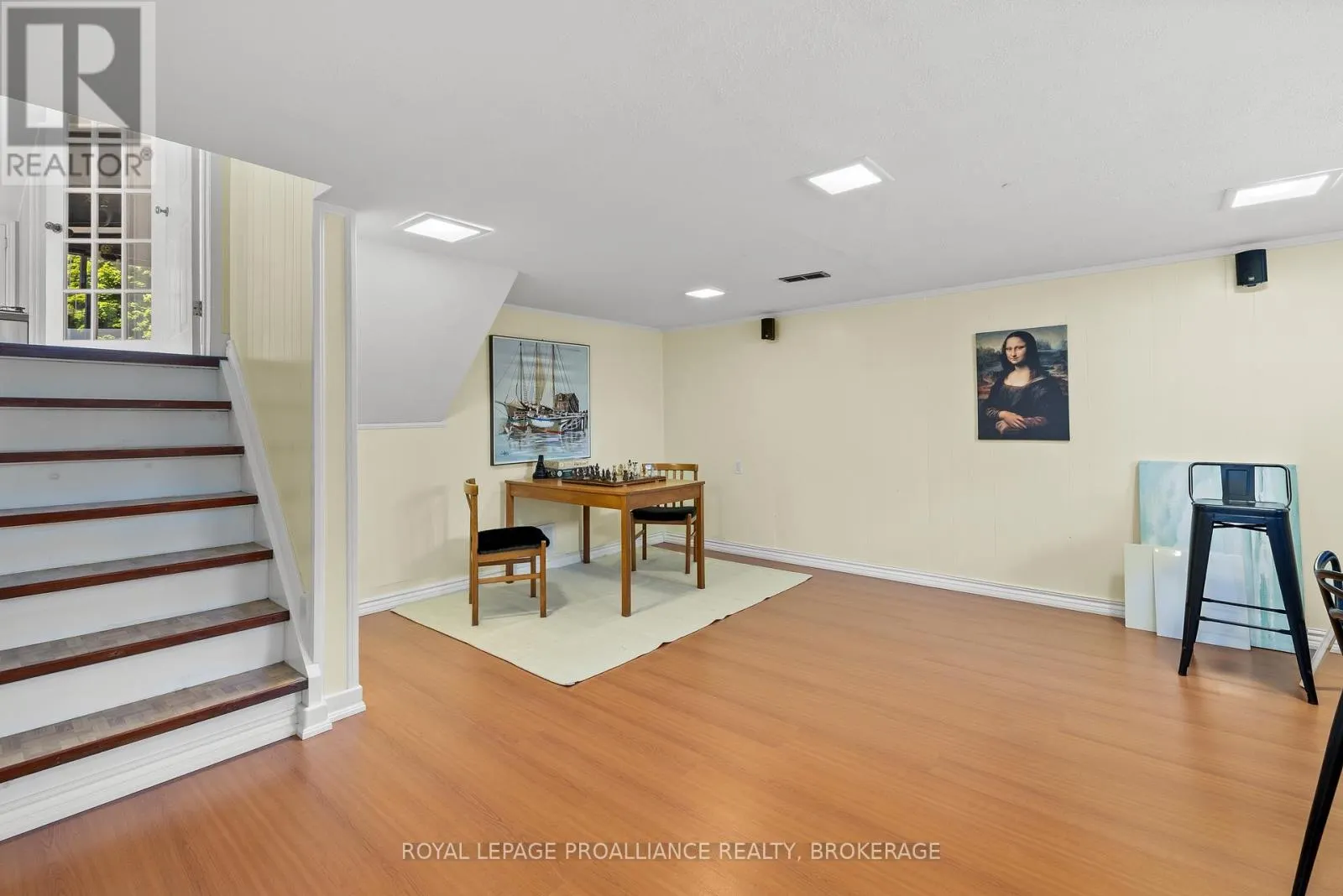 35 MANITOU CRESCENT E