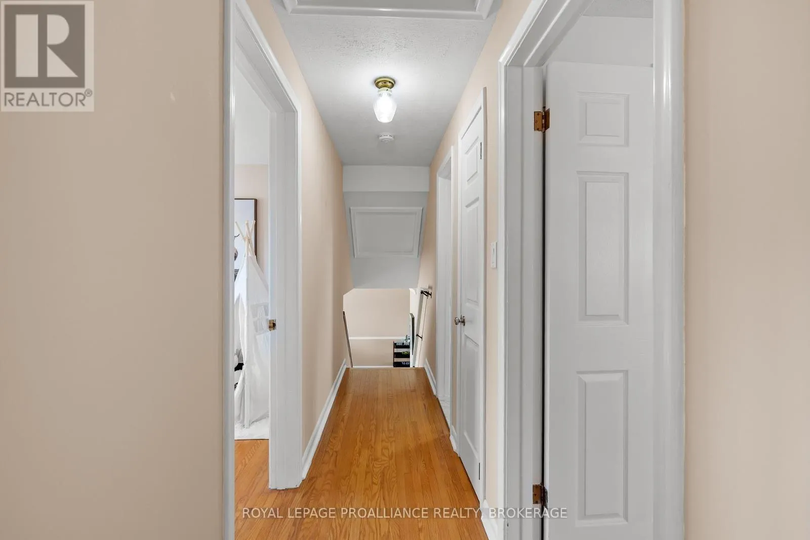 35 MANITOU CRESCENT E