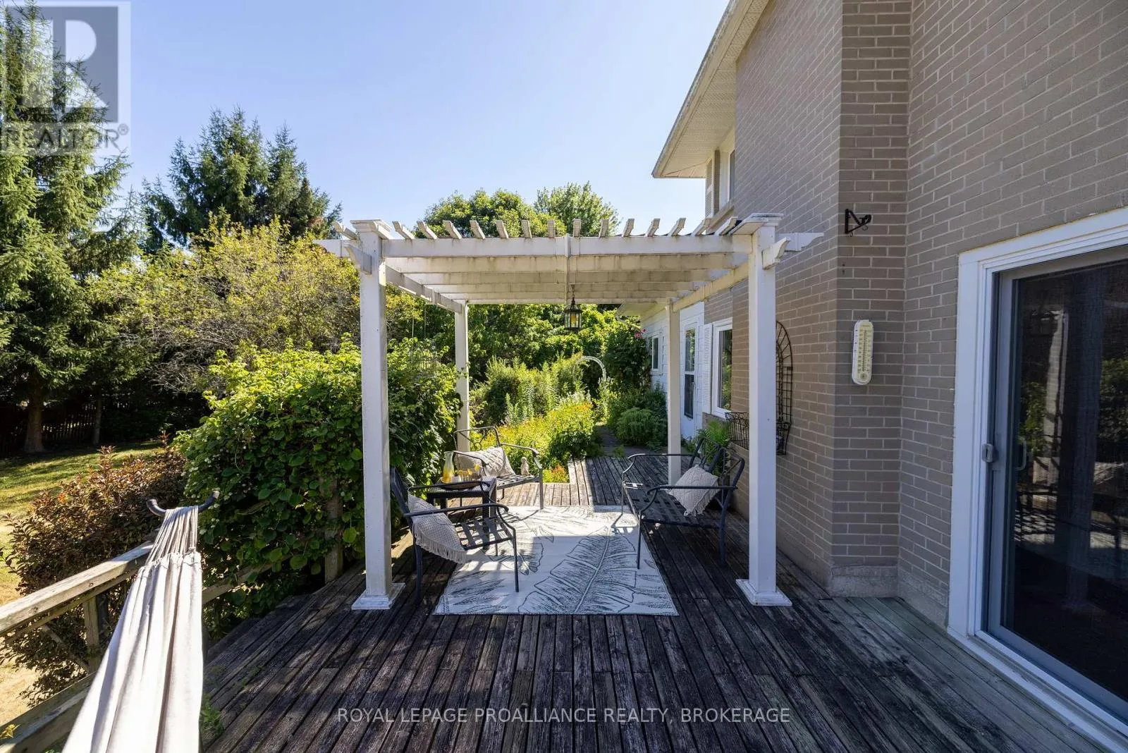 35 MANITOU CRESCENT E