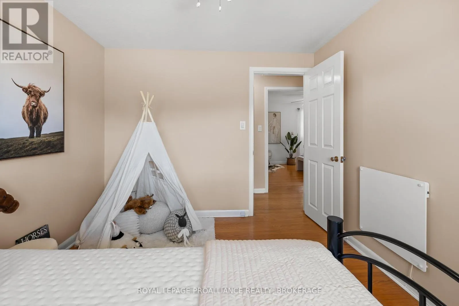 35 MANITOU CRESCENT E