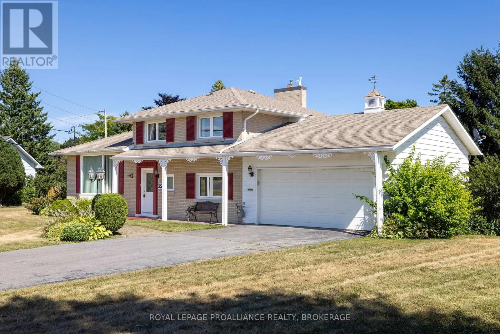 35 MANITOU CRESCENT E