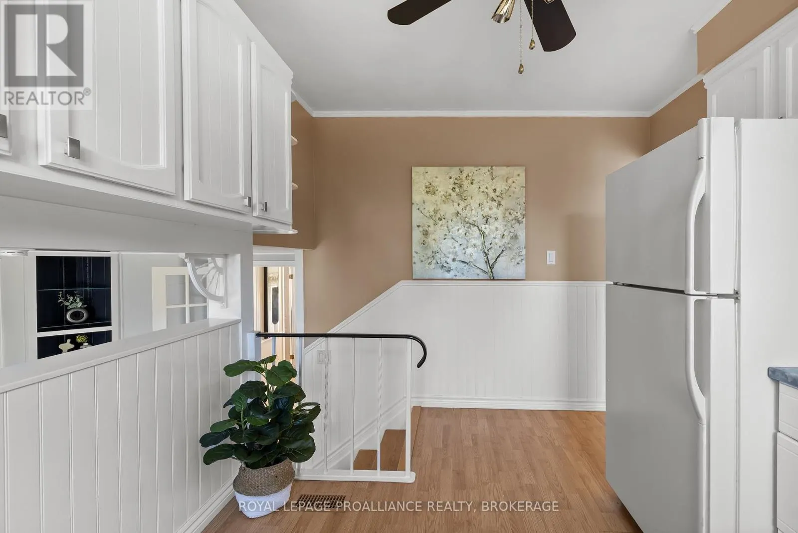 35 MANITOU CRESCENT E