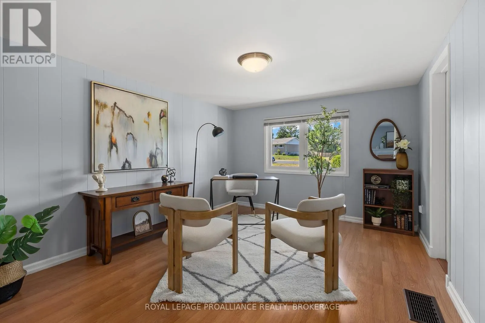 35 MANITOU CRESCENT E