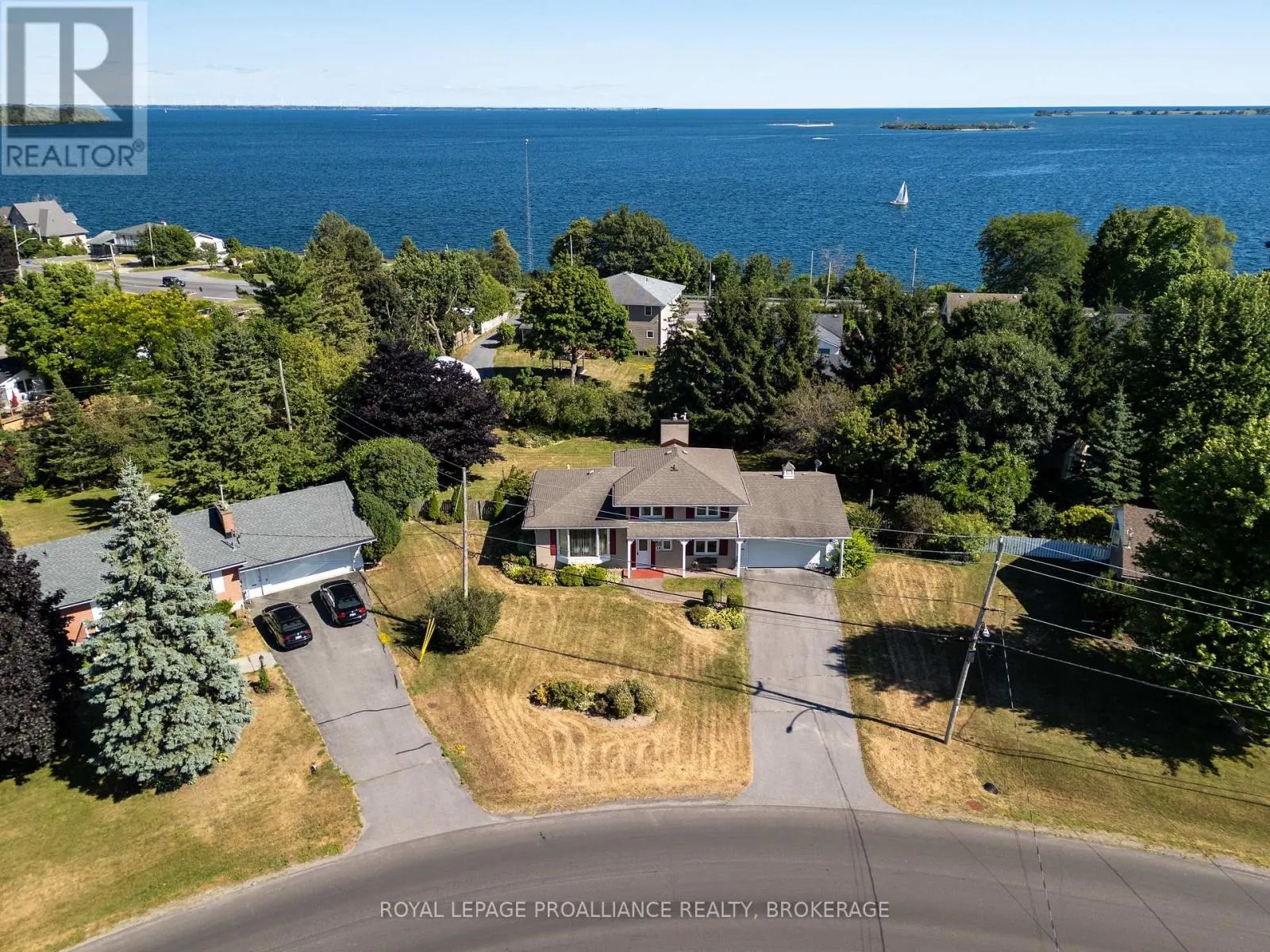 35 MANITOU CRESCENT E