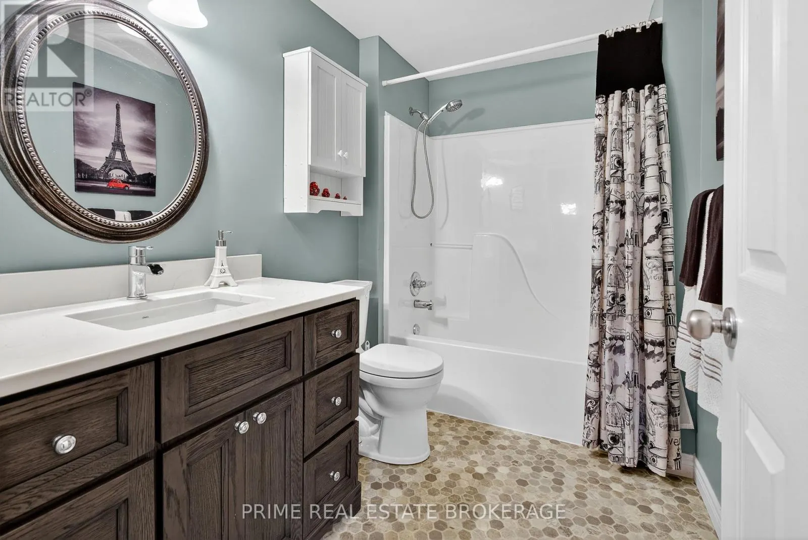 15 HARRINGTON CRESCENT