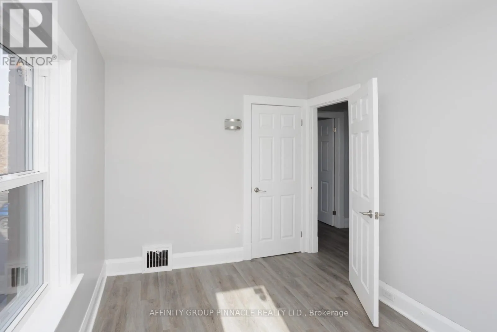 649 CHARLOTTE STREET