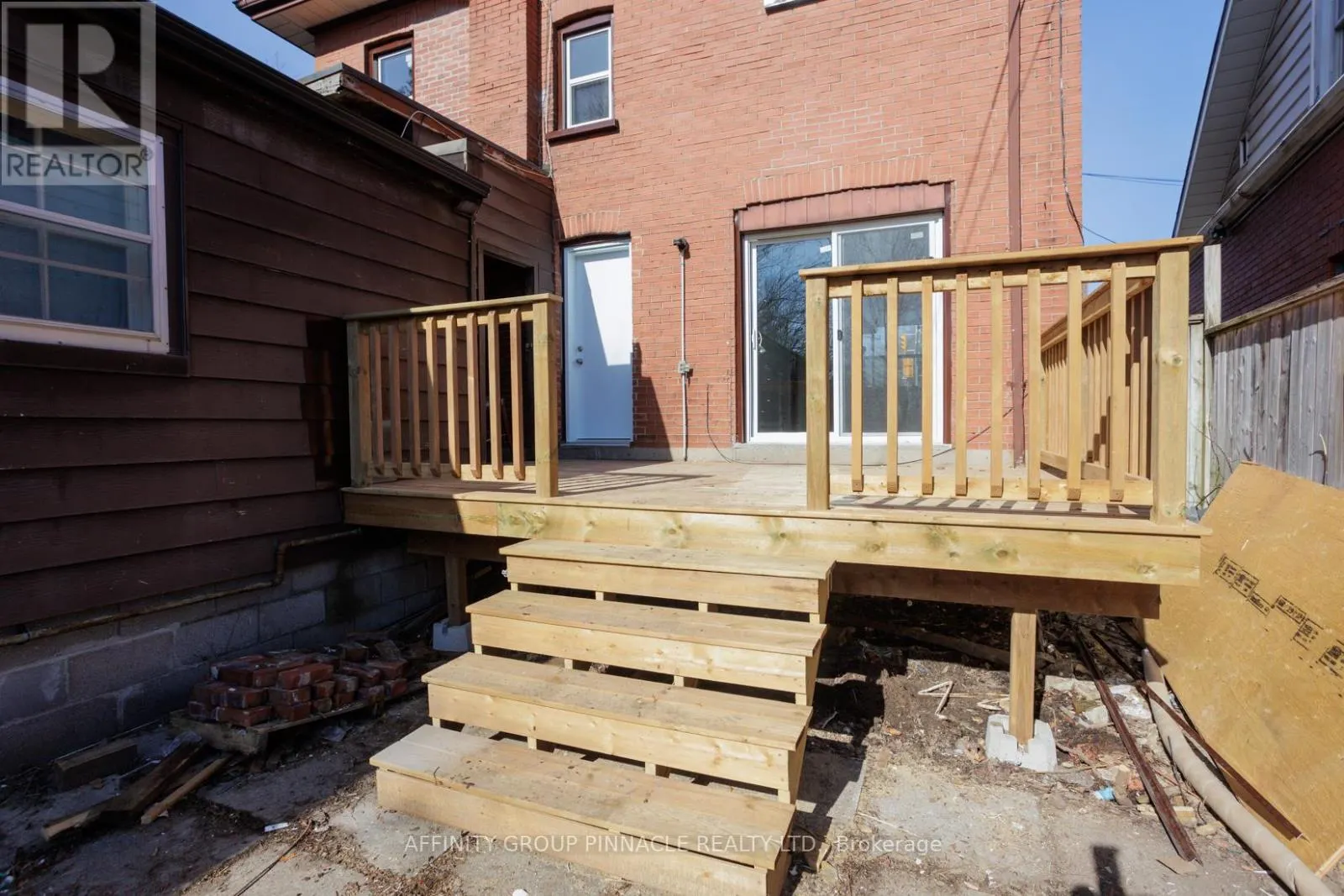 649 CHARLOTTE STREET