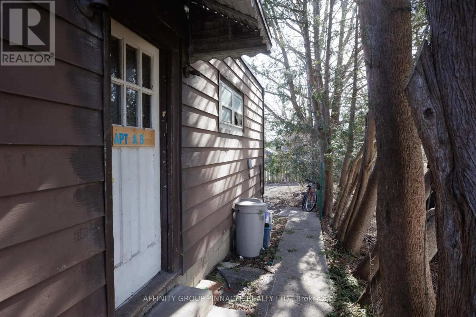 649 CHARLOTTE STREET