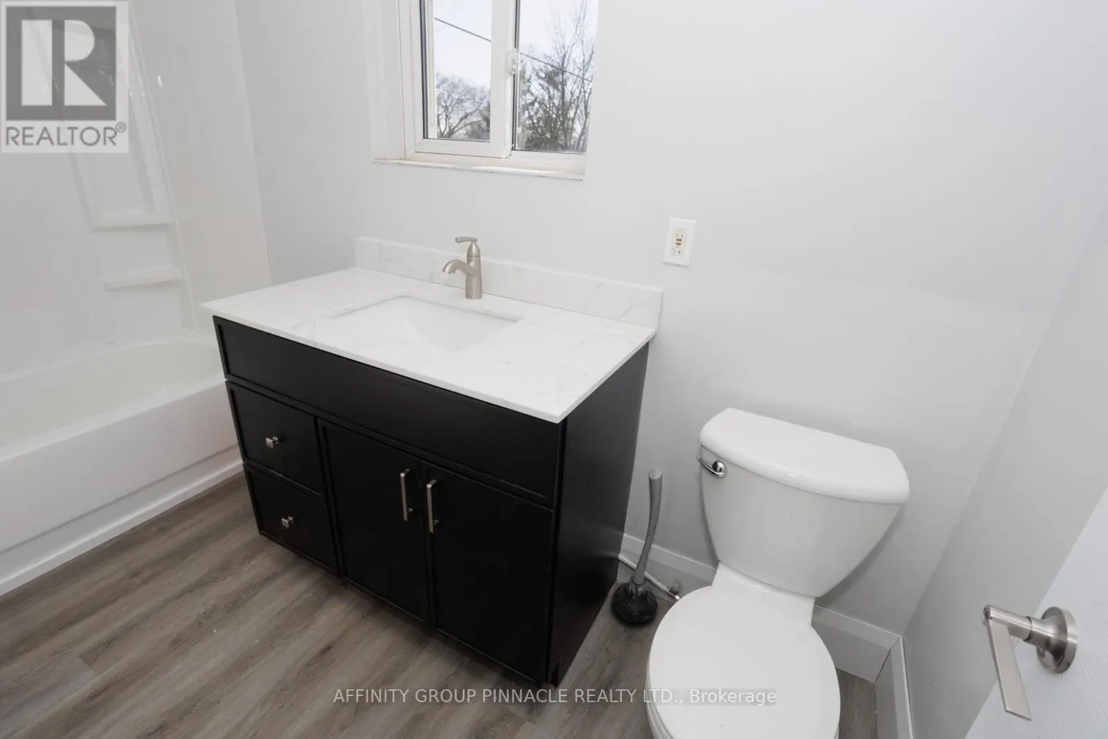 649 CHARLOTTE STREET