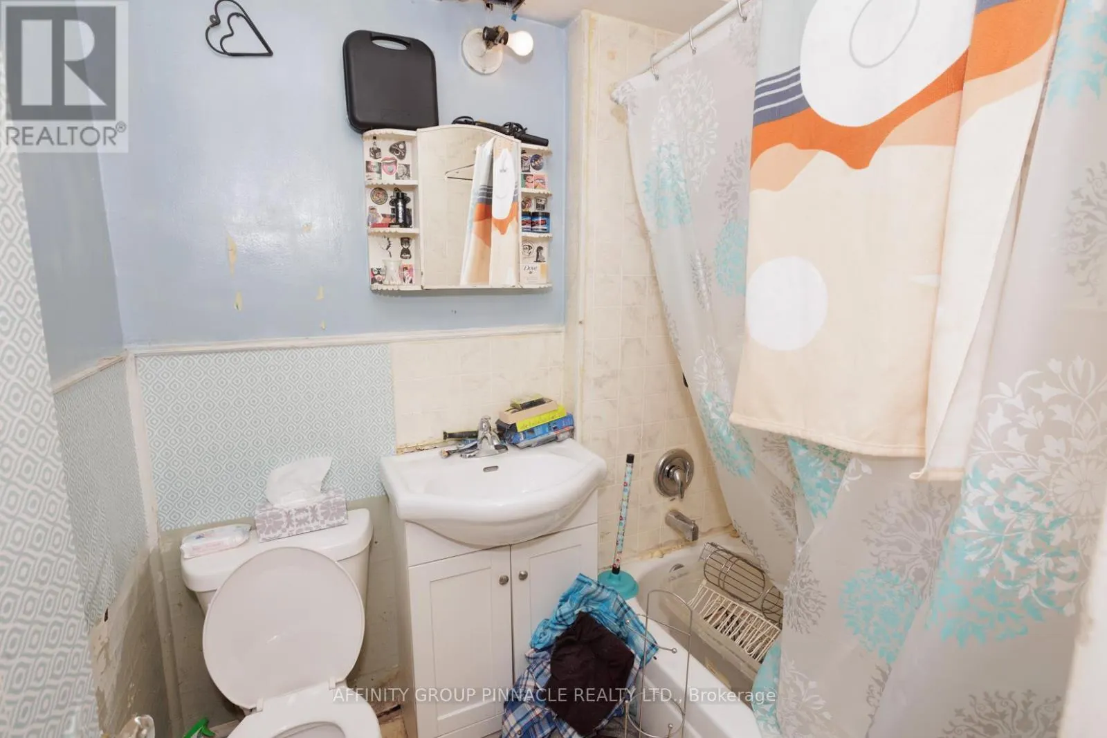 649 CHARLOTTE STREET