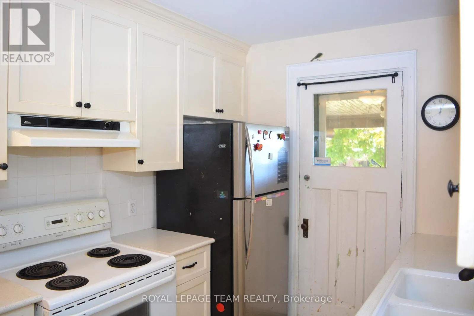 175 BREEZEHILL AVENUE N