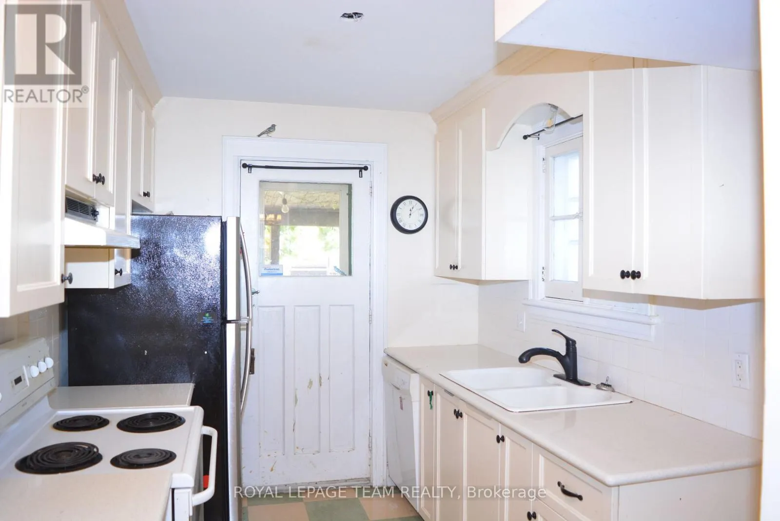 175 BREEZEHILL AVENUE N