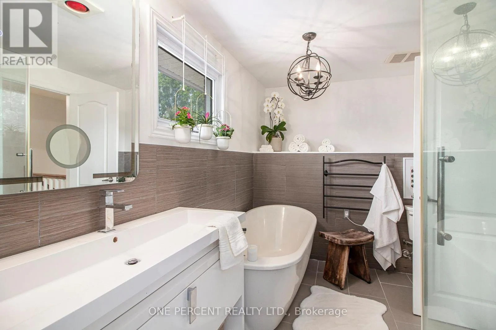 1042 HARKNESS AVENUE