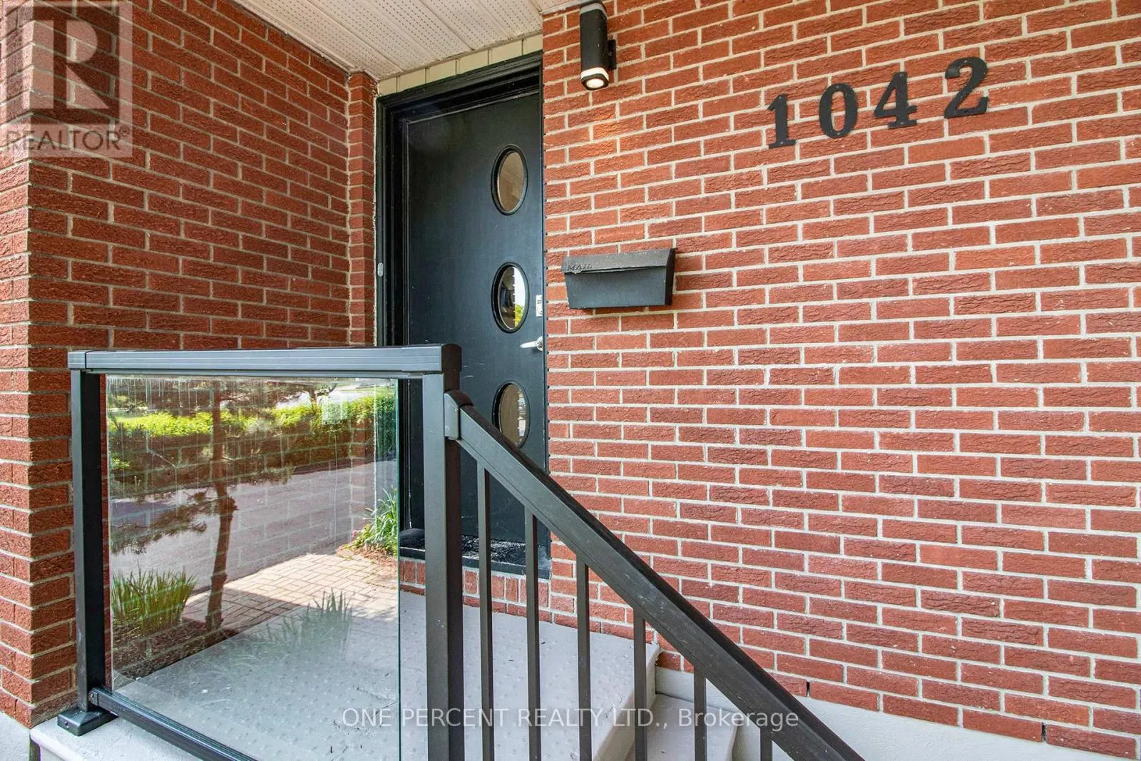 1042 HARKNESS AVENUE