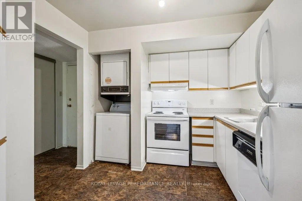 205 - 266 LORRY GREENBERG DRIVE