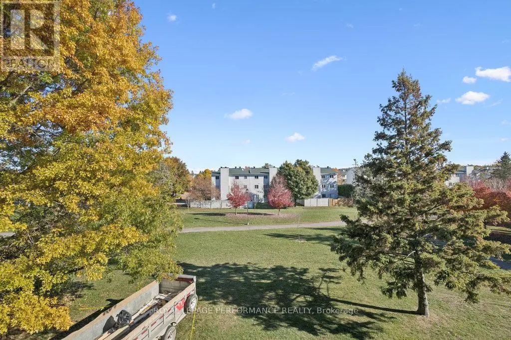 205 - 266 LORRY GREENBERG DRIVE