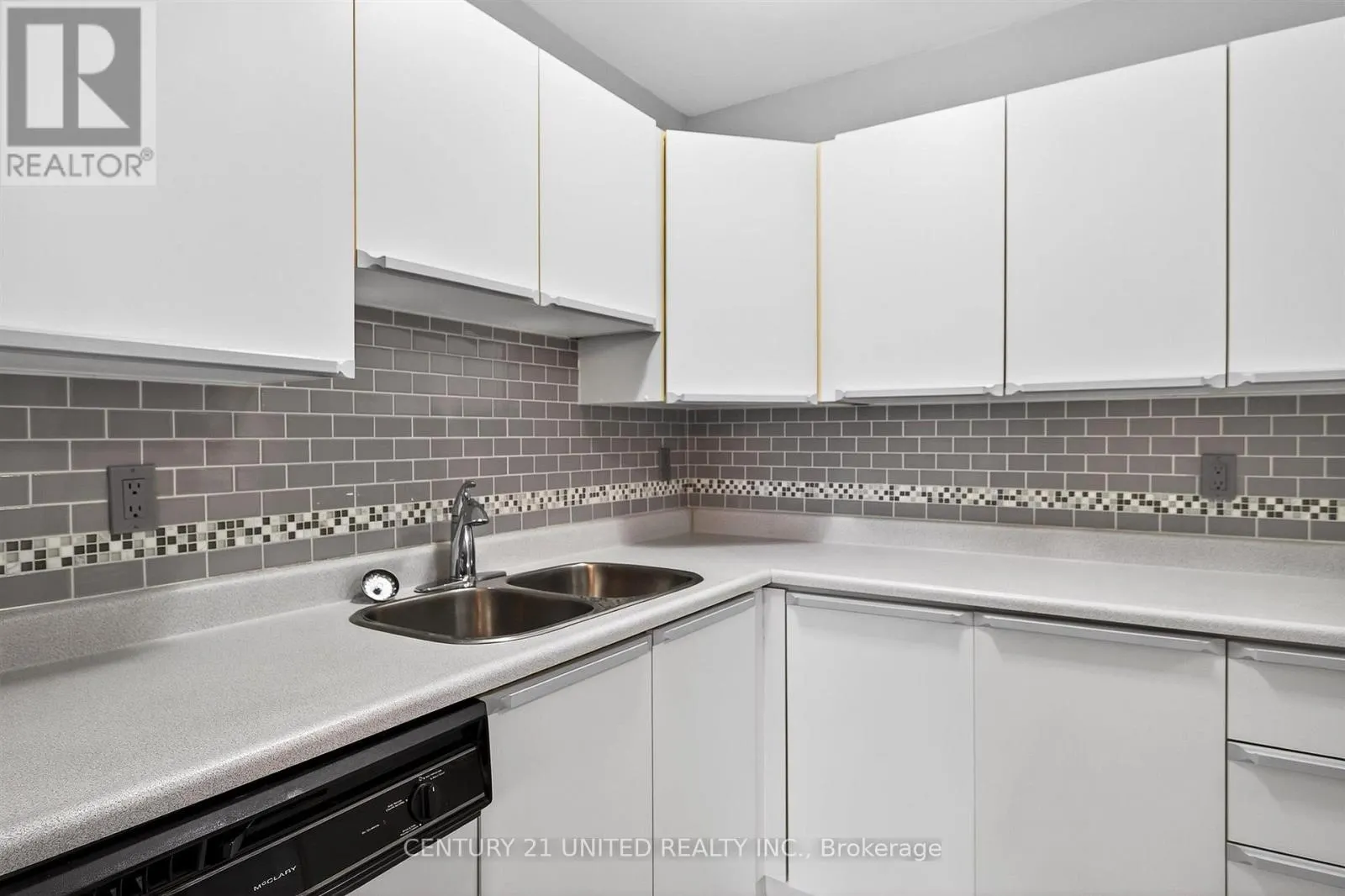 224 - 475 PARKHILL ROAD W, #224