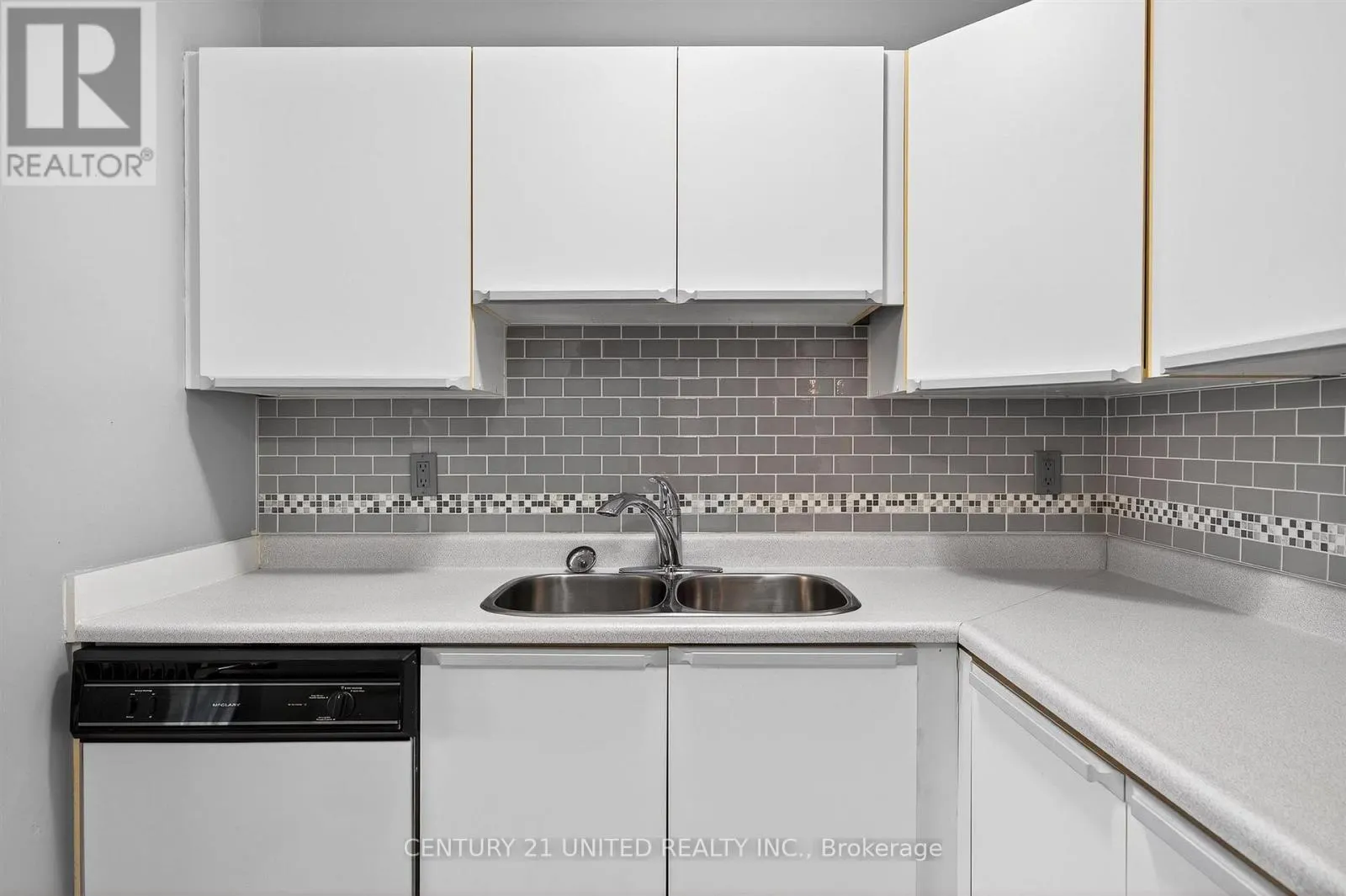 224 - 475 PARKHILL ROAD W, #224