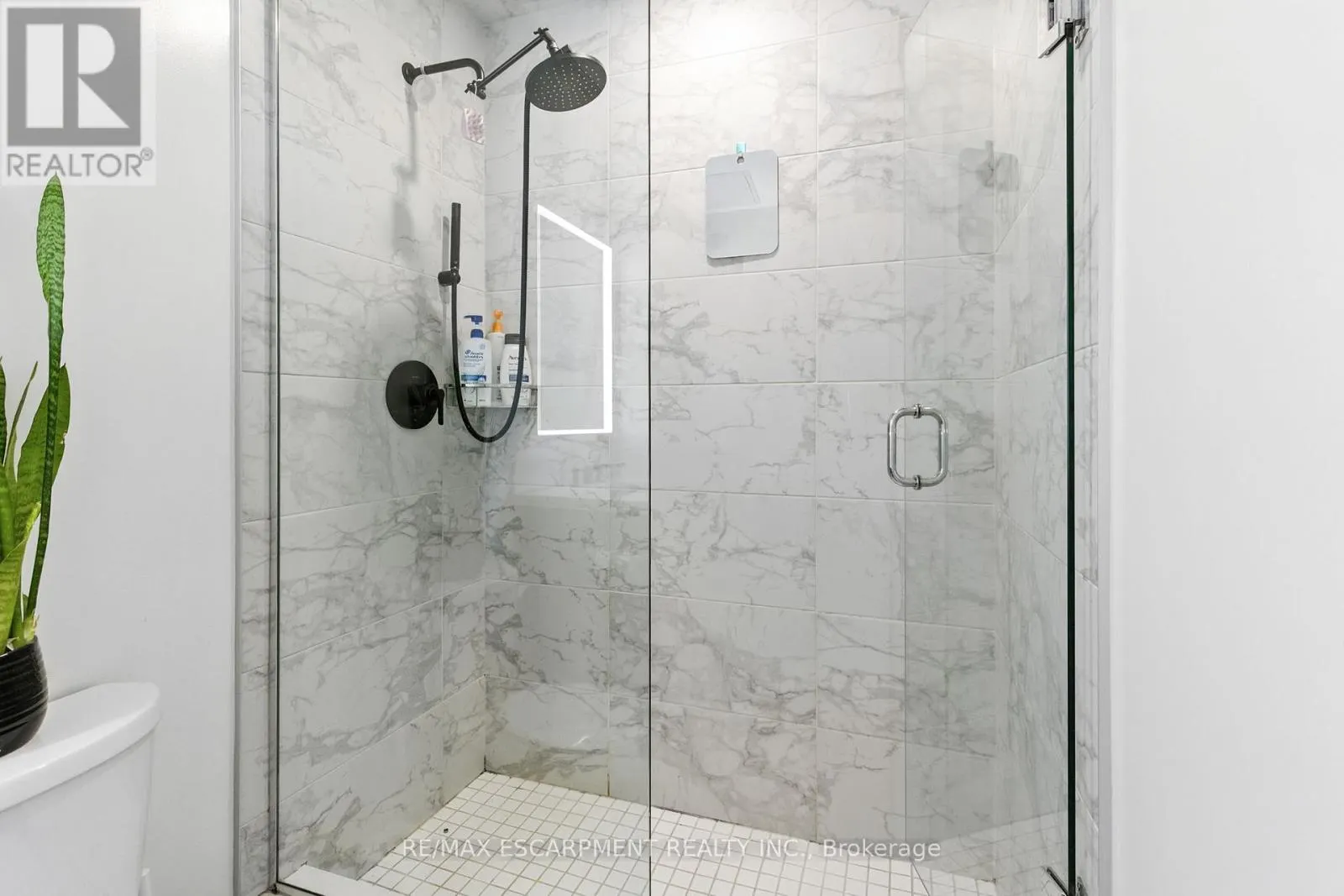 523 - 118 KING STREET E