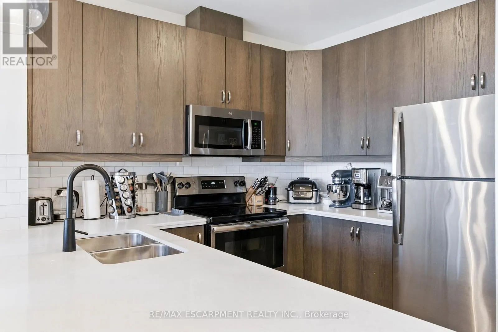 523 - 118 KING STREET E