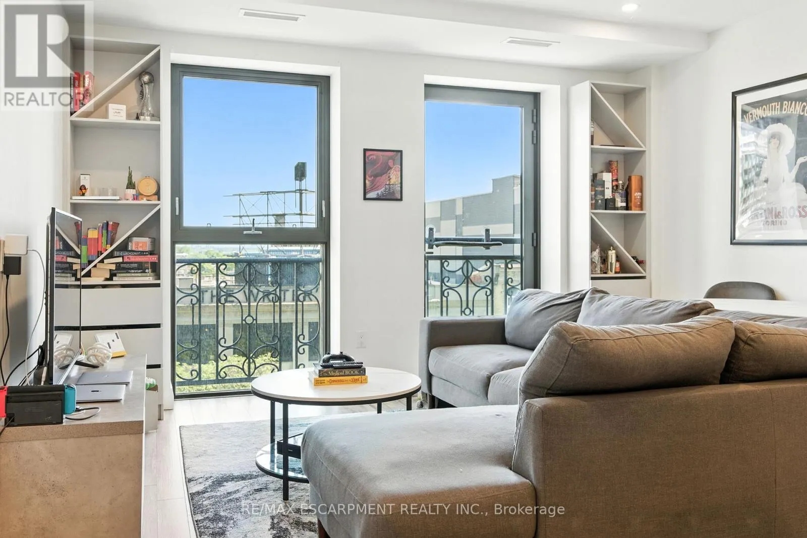 523 - 118 KING STREET E