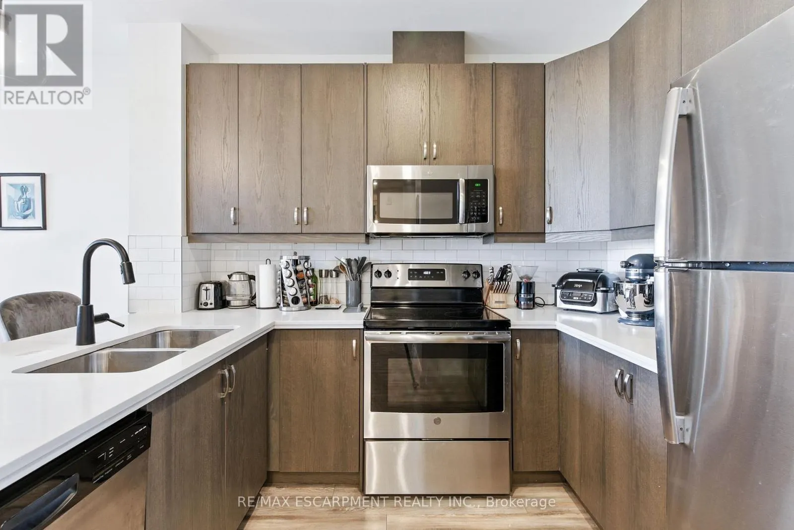 523 - 118 KING STREET E