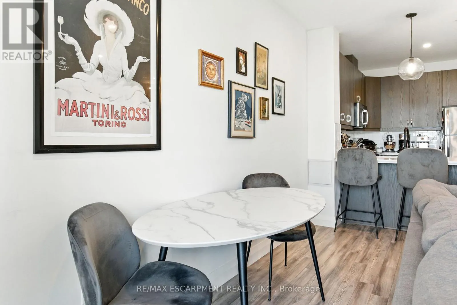 523 - 118 KING STREET E