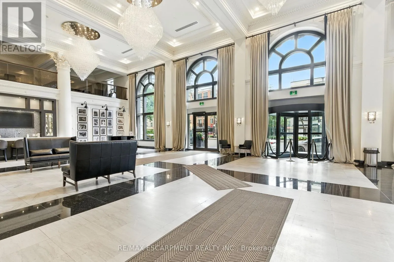 523 - 118 KING STREET E