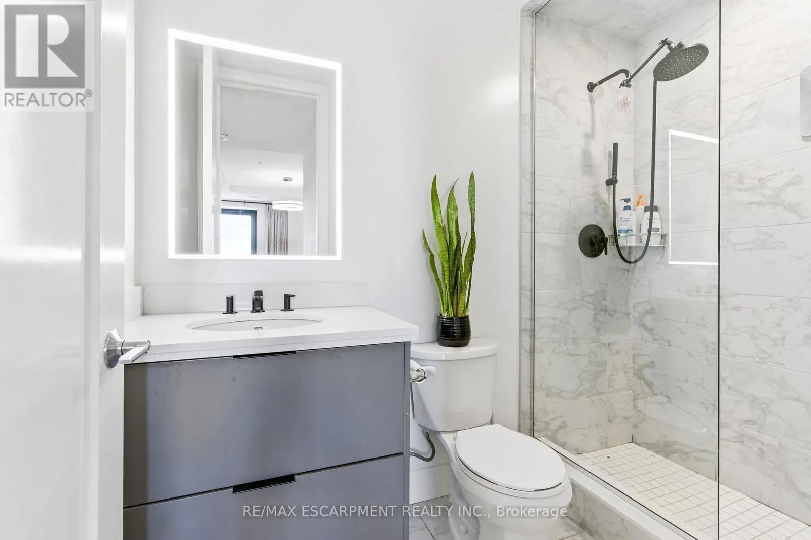 523 - 118 KING STREET E