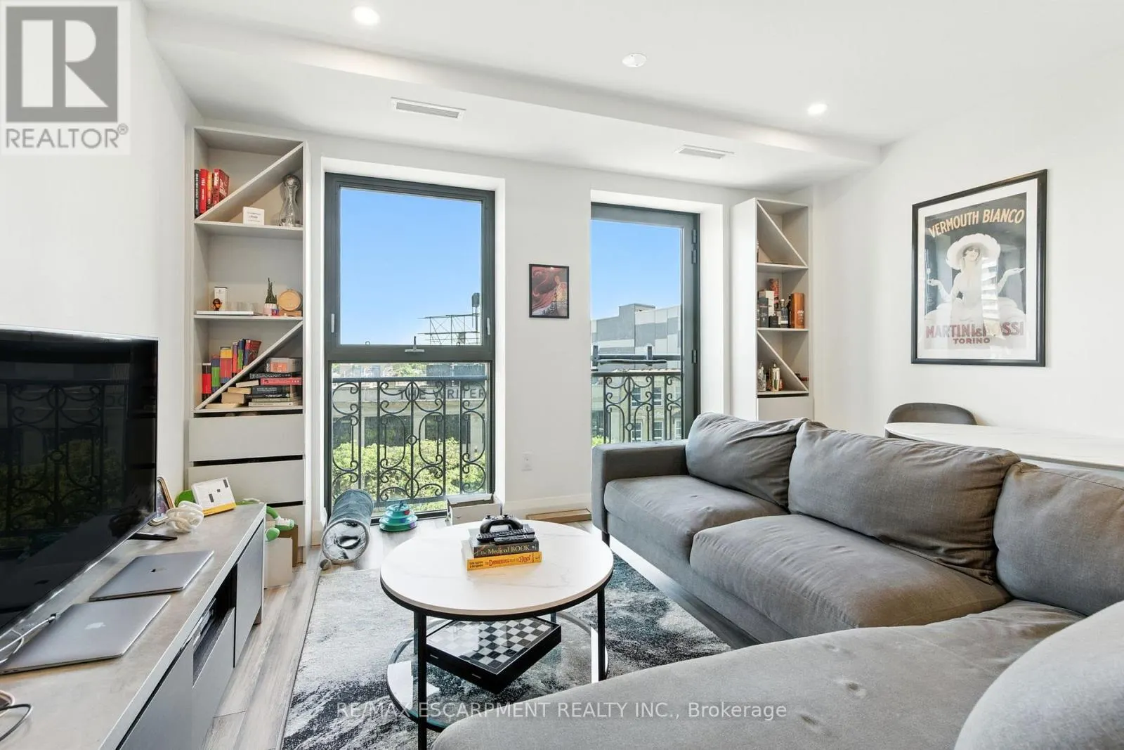 523 - 118 KING STREET E