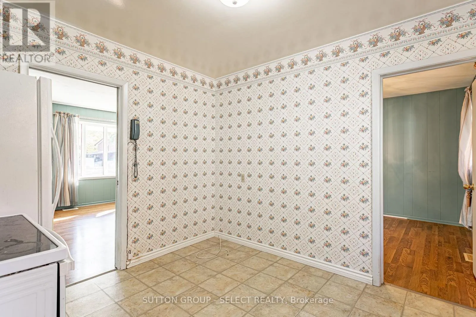 323 BASE LINE ROAD W