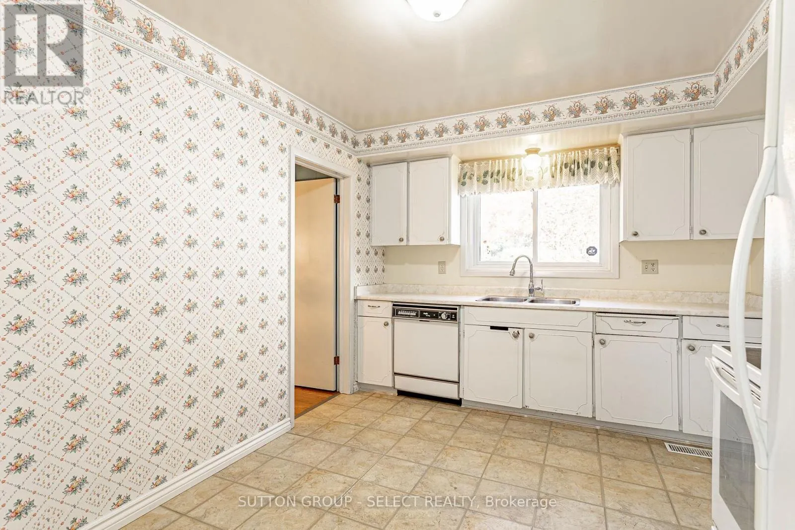 323 BASE LINE ROAD W