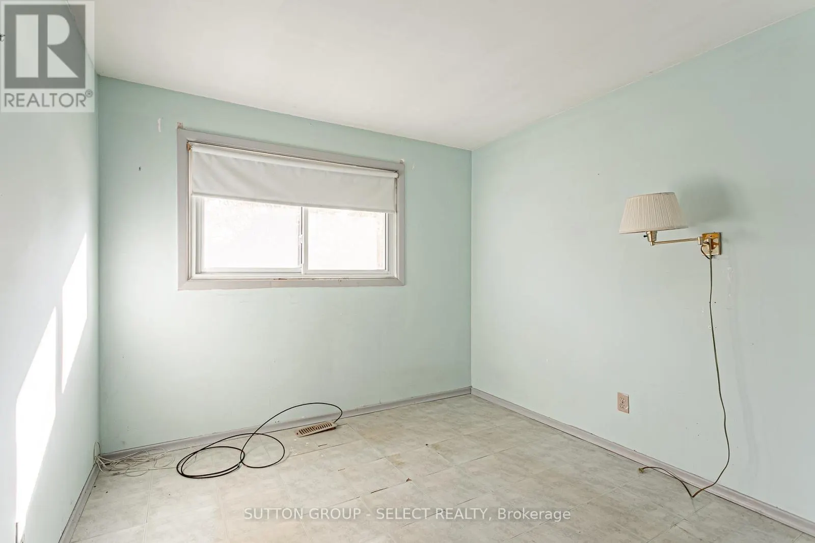 323 BASE LINE ROAD W