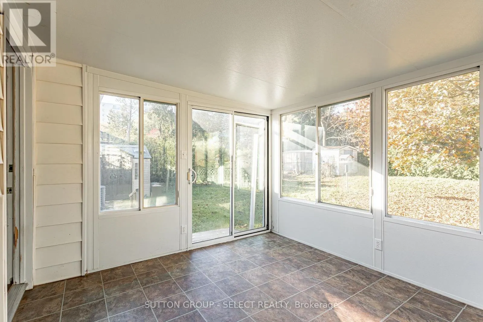 323 BASE LINE ROAD W